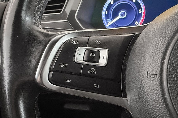 Volkswagen Tiguan 16 of 30