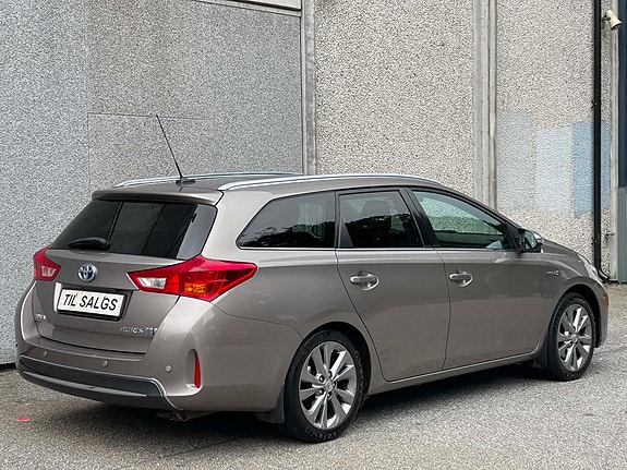 Toyota Auris 5 of 30
