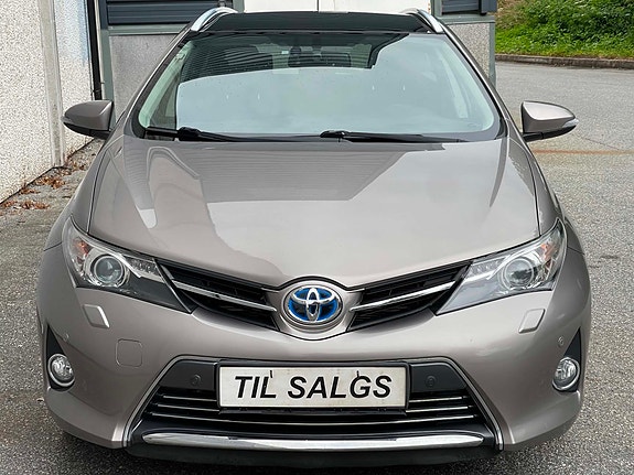 Toyota Auris 3 of 30