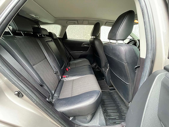 Toyota Auris 13 of 30
