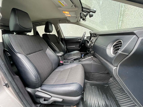 Toyota Auris 17 of 30