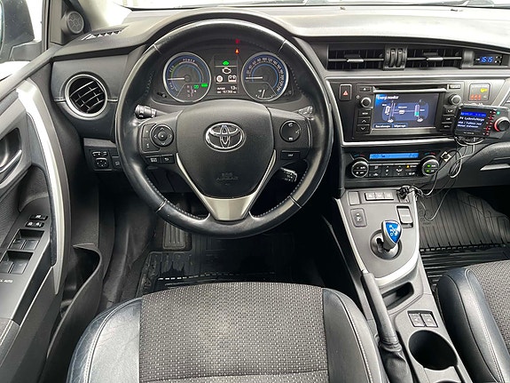 Toyota Auris 12 of 30