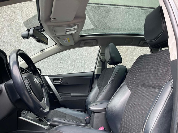 Toyota Auris 18 of 30