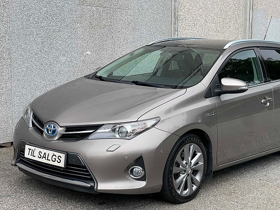 Toyota Auris 2 of 30