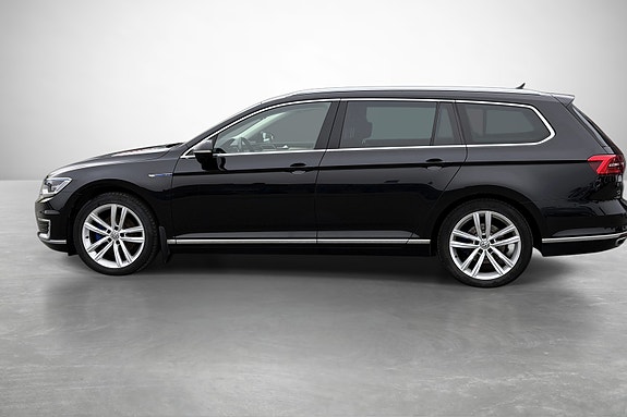 Volkswagen Passat 5 of 30