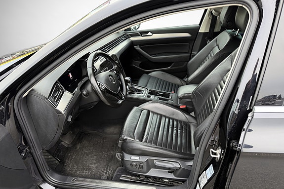Volkswagen Passat 18 of 30