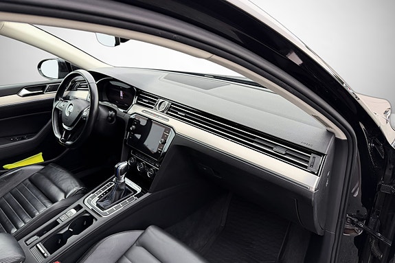 Volkswagen Passat 17 of 30