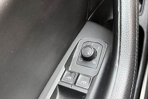 Volkswagen Passat 27 of 30