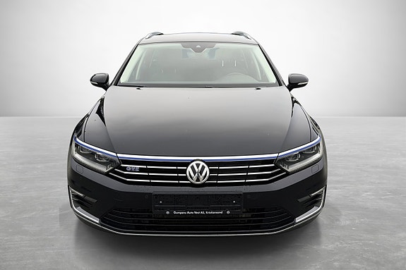 Volkswagen Passat 4 of 30