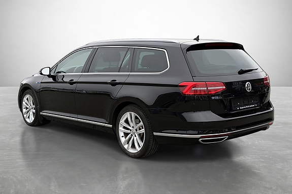 Volkswagen Passat 9 of 30