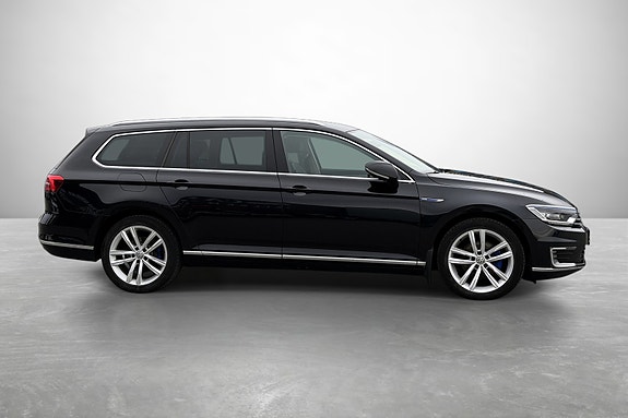 Volkswagen Passat 7 of 30
