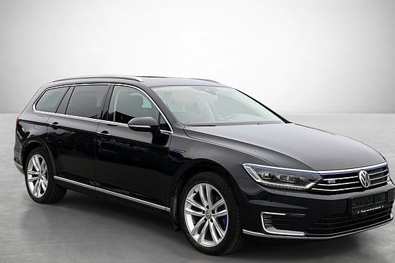 Volkswagen Passat 3 of 30