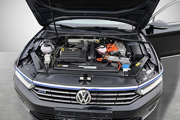 Volkswagen Passat 12 of 30
