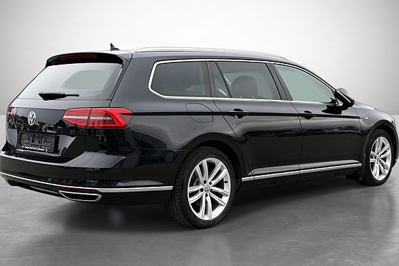 Volkswagen Passat 6 of 30