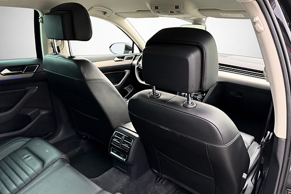 Volkswagen Passat 19 of 30