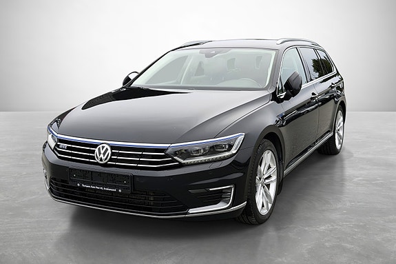 Volkswagen Passat 2 of 30