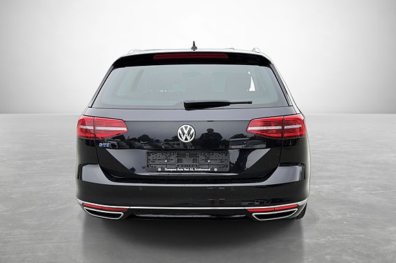 Volkswagen Passat 10 of 30