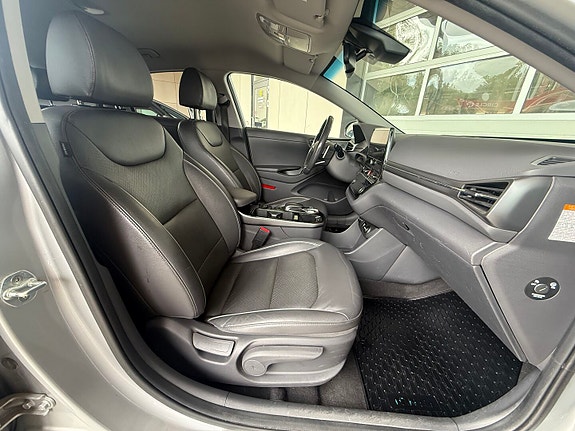 Hyundai IONIQ 19 of 26