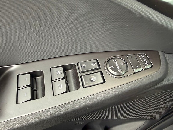 Hyundai IONIQ 24 of 26