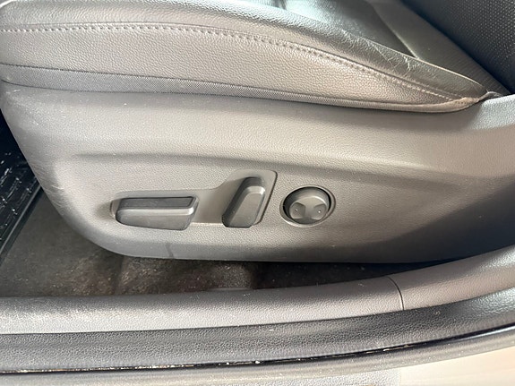 Hyundai IONIQ 12 of 26
