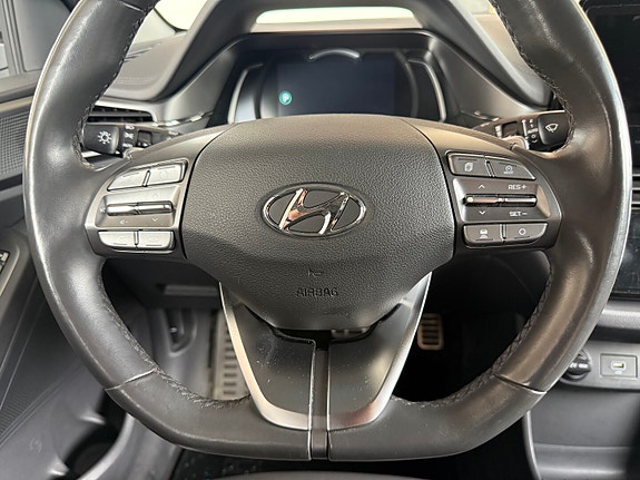 Hyundai IONIQ 16 of 26