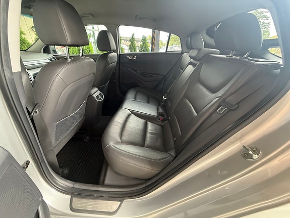 Hyundai IONIQ 13 of 26