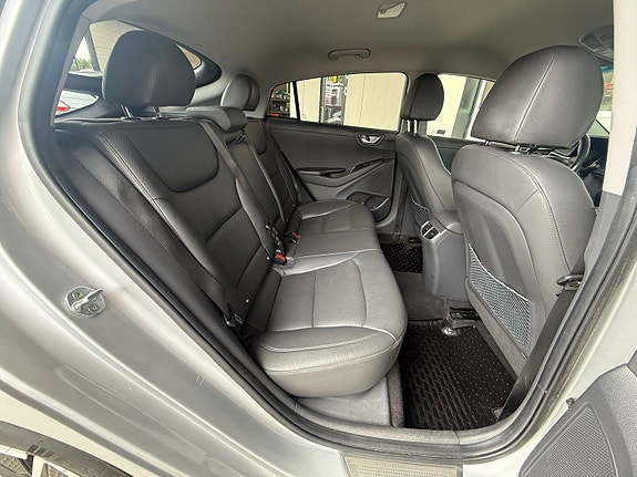 Hyundai IONIQ 18 of 26