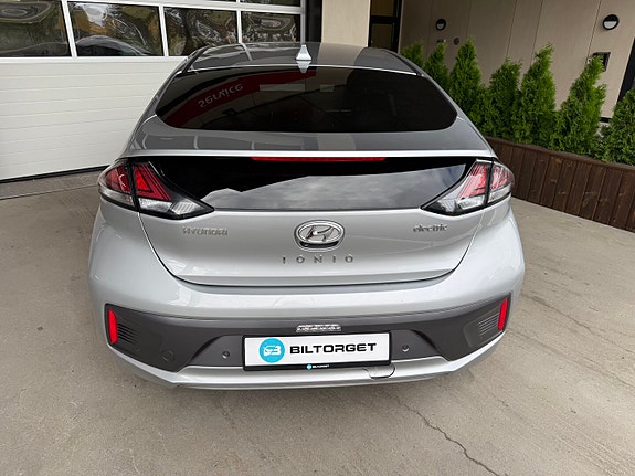 Hyundai IONIQ 8 of 26