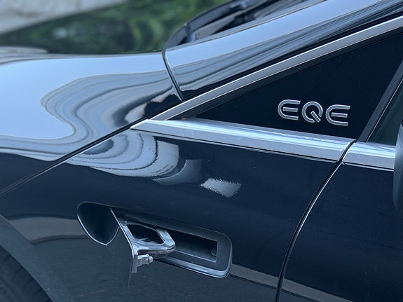 Mercedes-Benz EQE350 11 of 30