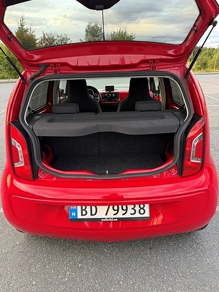 Volkswagen UP! 4 of 18