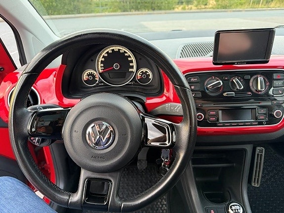 Volkswagen UP! 8 of 18