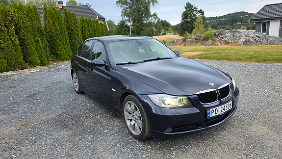 BMW 318i 3 of 19