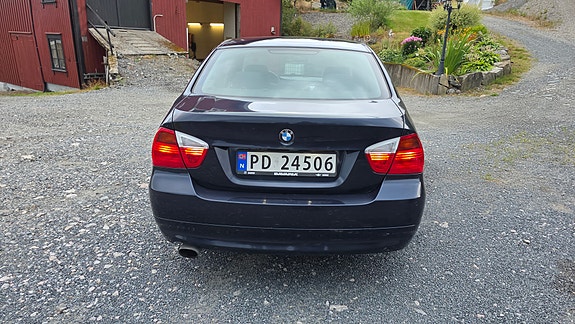 BMW 318i 6 of 19