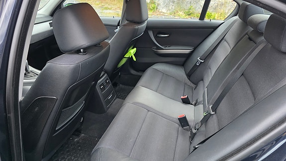 BMW 318i 9 of 19