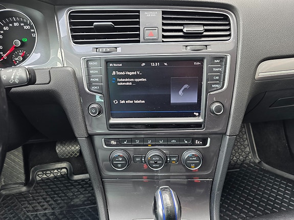Volkswagen e-Golf VII 15 of 22
