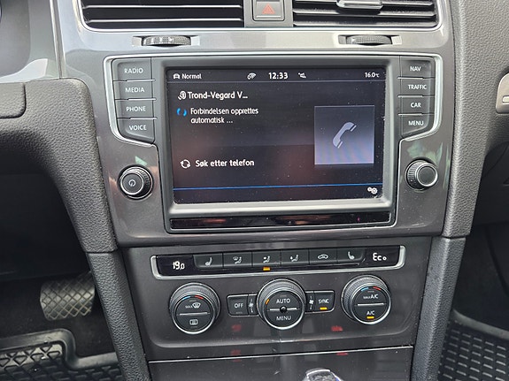 Volkswagen e-Golf VII 17 of 22