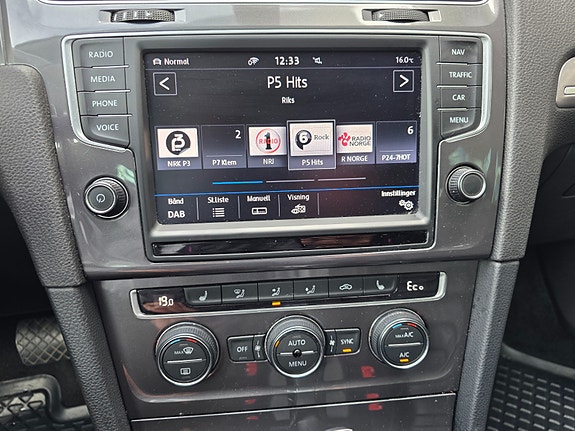 Volkswagen e-Golf VII 18 of 22