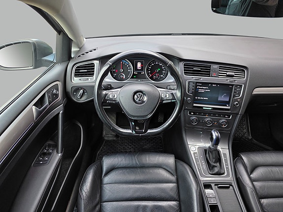 Volkswagen e-Golf VII 10 of 22