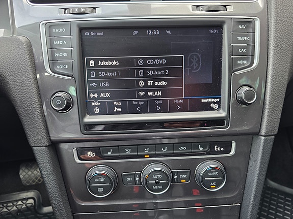 Volkswagen e-Golf VII 19 of 22