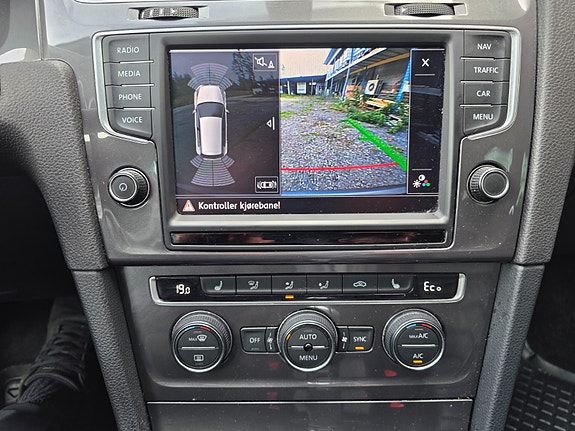 Volkswagen e-Golf VII 21 of 22