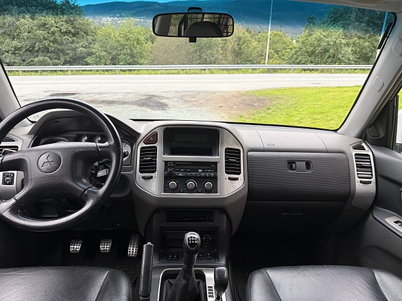 Mitsubishi Pajero 16 of 30