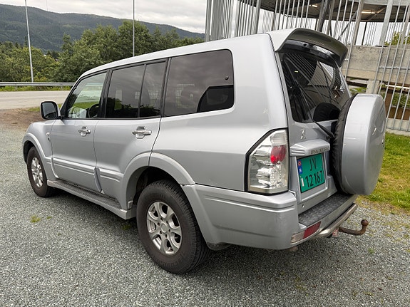 Mitsubishi Pajero 3 of 30