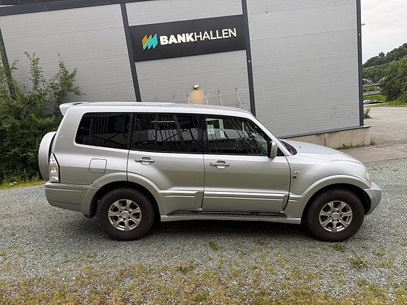 Mitsubishi Pajero 8 of 30