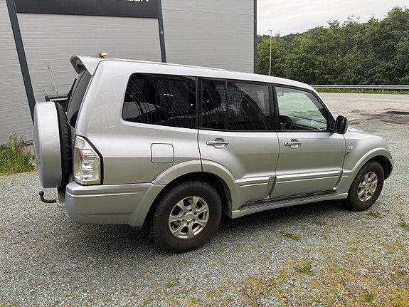 Mitsubishi Pajero 7 of 30