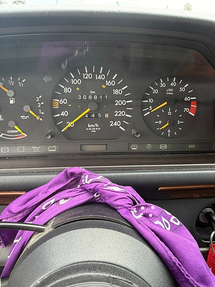 Mercedes-Benz 260 E 10 of 19