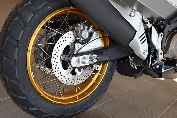 QJ Motor SVT650X - Veskesett / Varme i holker og sal 9 of 13