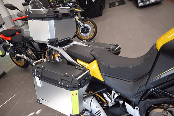 QJ Motor SVT650X - Veskesett / Varme i holker og sal 5 of 13
