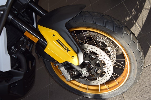 QJ Motor SVT650X - Veskesett / Varme i holker og sal 10 of 13
