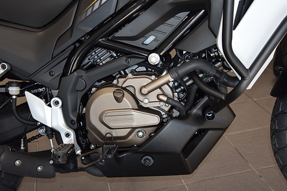 QJ Motor SVT650X - Veskesett / Varme i holker og sal 8 of 13