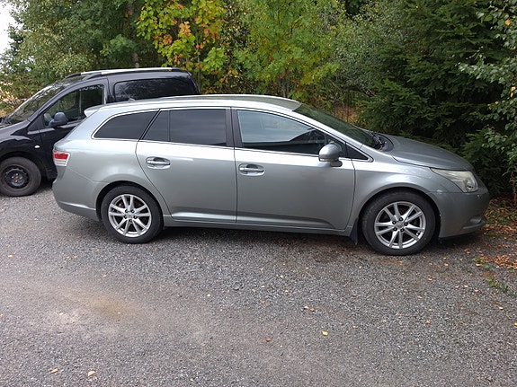 Toyota Avensis 2 of 11